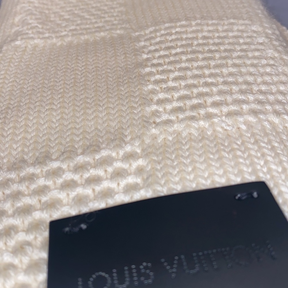 Louis Vuitton matching scarf & beanie set - Picture 5 of 7